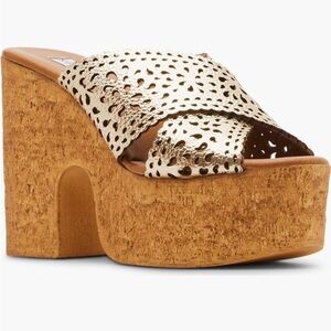 NEW Steve Madden Saffron Platform Sandal in Gold Leather